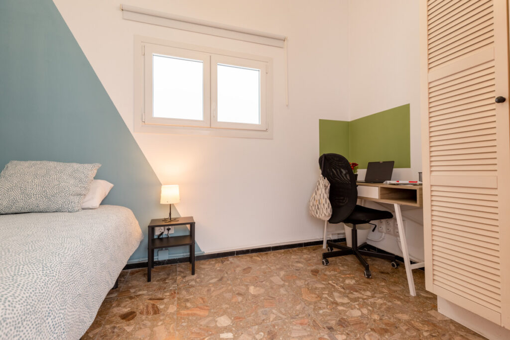 Habitación pequeña en piso 1