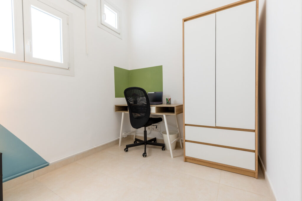 Mobiliario habitacion cama 105 en segundo piso