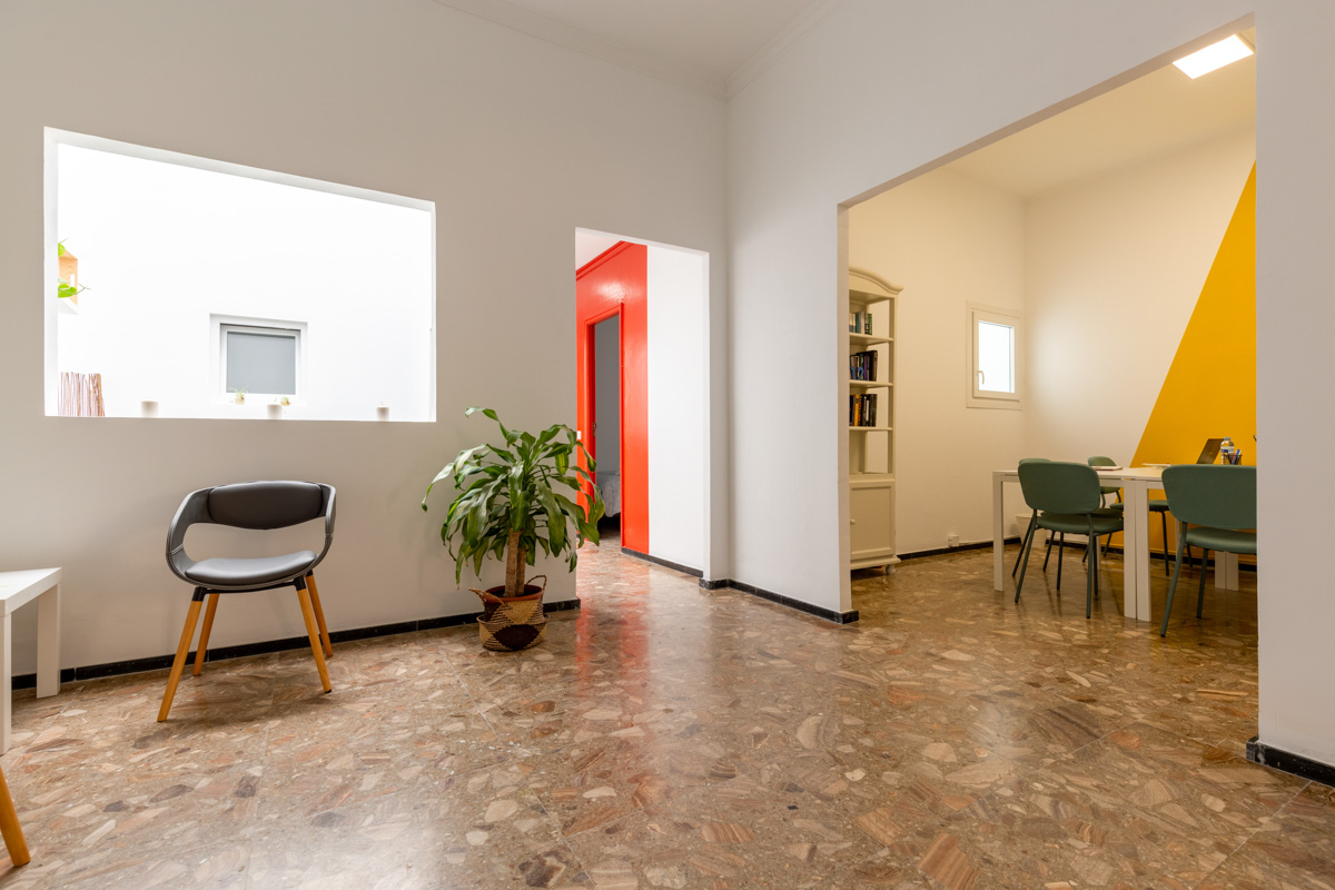 Entrada y sala de estudio piso 1 Entrada y sala de estudio piso 1